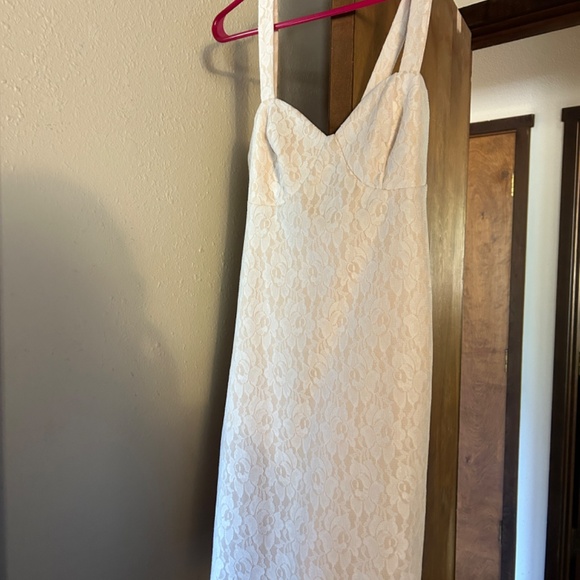 White dress - Picture 6 of 6